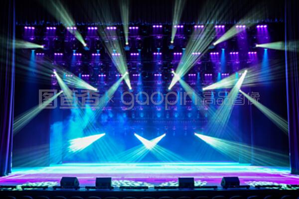 璀璨光影 灯光表演舞台的艺术与技术融合